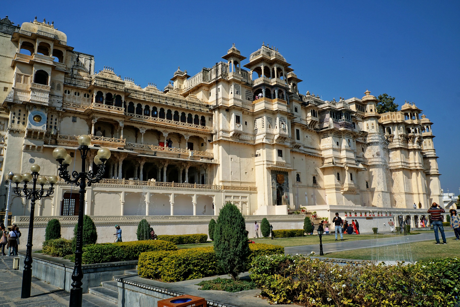 city palace udaipur tour guide