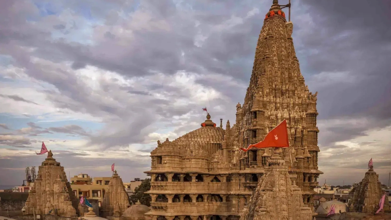 Dwarka: Where Devotion Meets the Sea — A Complete Travel Guide